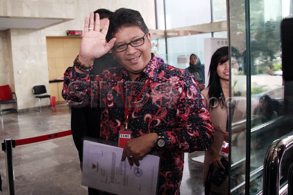 Hasto Kristiyanto Klarifikasi...
