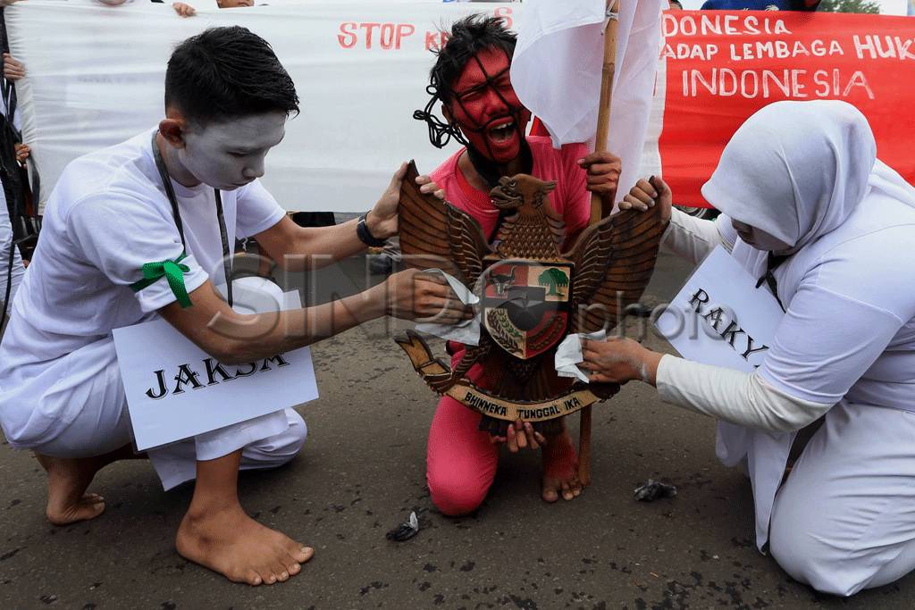 Aksi Damai Dukung Budi...