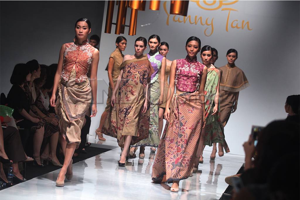 Yanny Tan Tampilkan...
