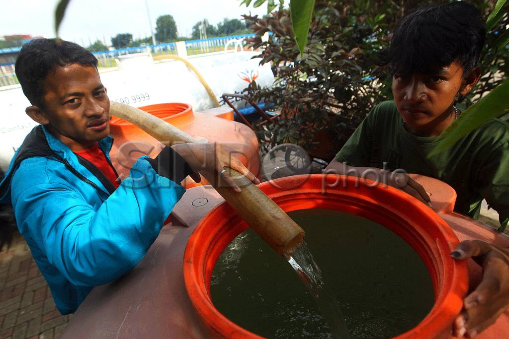 Pengungsi Manfaatkan...
