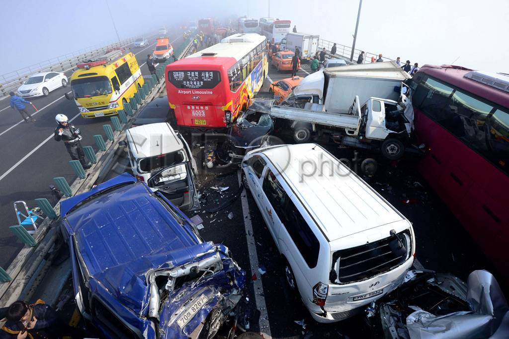 Ratusan Mobil Bertabrakan...