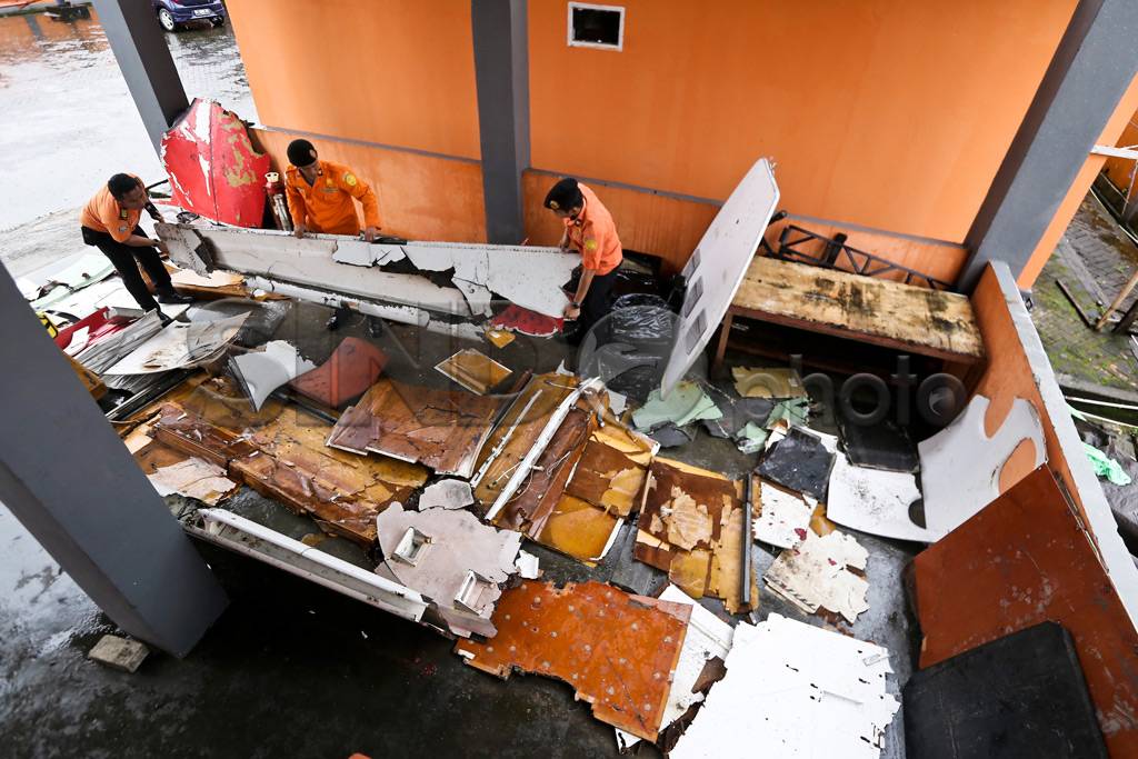 76 Serpihan AirAsia...
