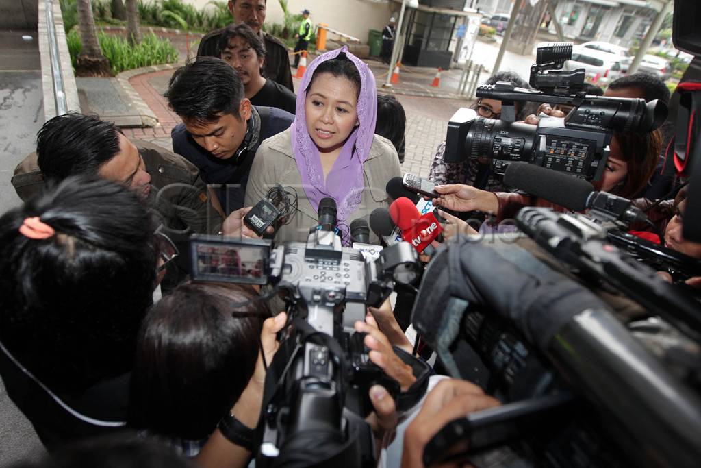 Yenny Wahid Datangi...