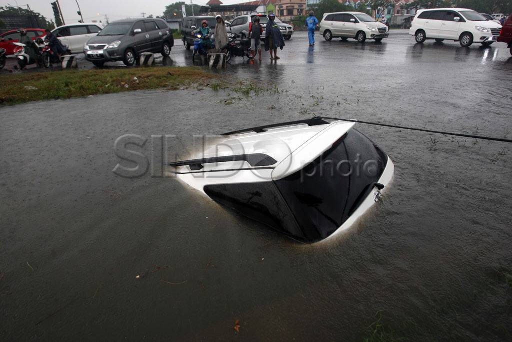 Jalan Tergenang Banjir,...