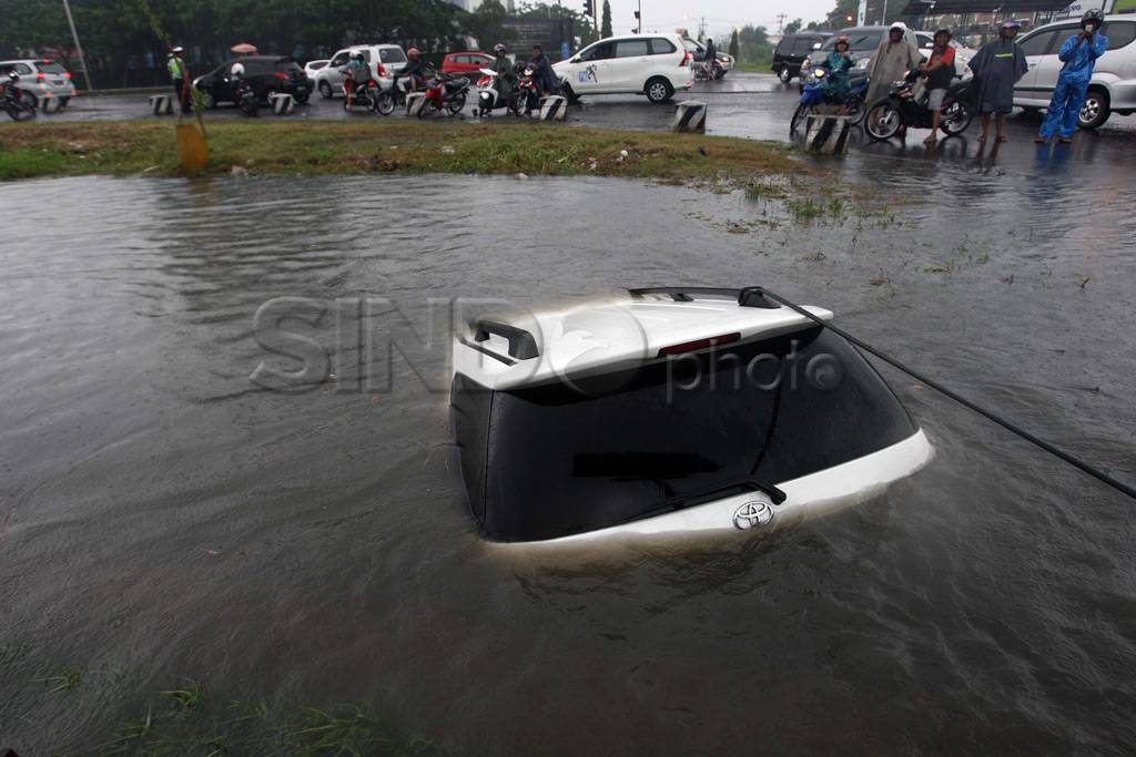 Jalan Tergenang Banjir,...