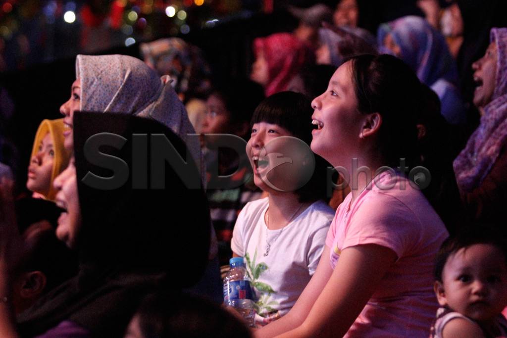 Atraksi Circus Oriental...