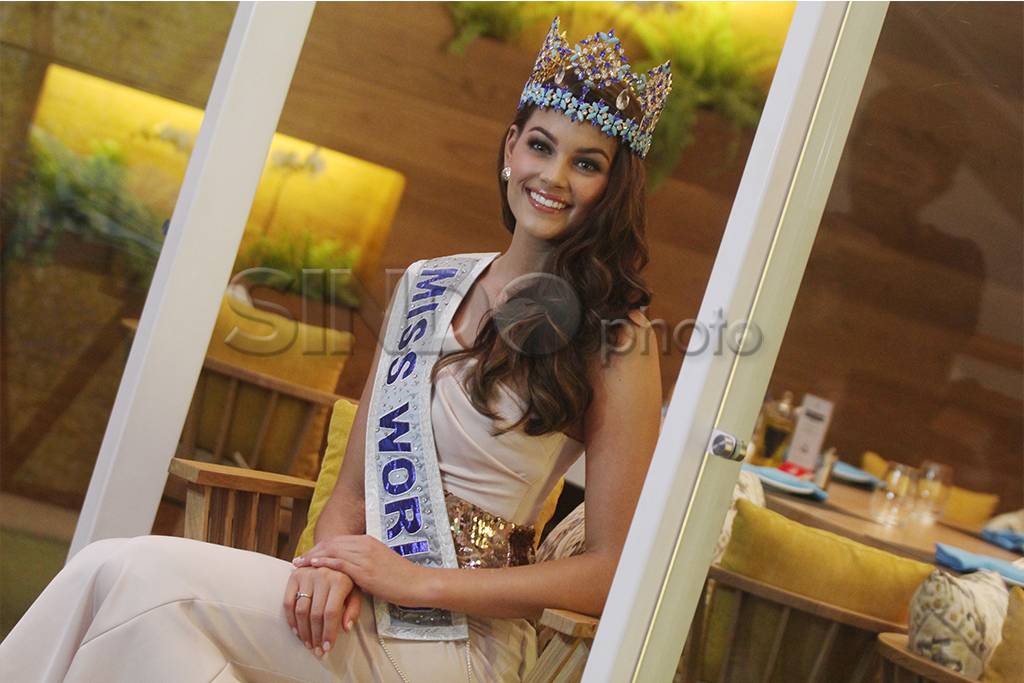 Rolene Strauss Meriahkan...