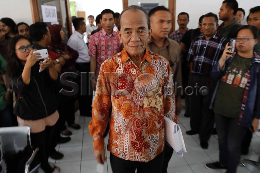 Annas Maamun Ikuti Sidang...