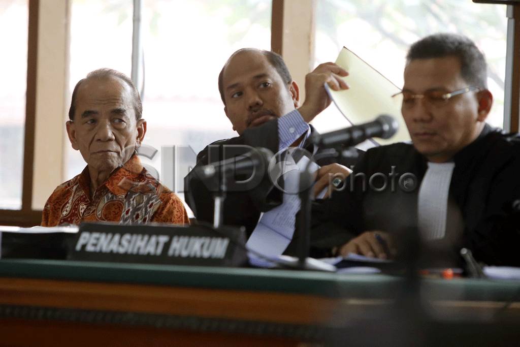 Annas Maamun Ikuti Sidang...