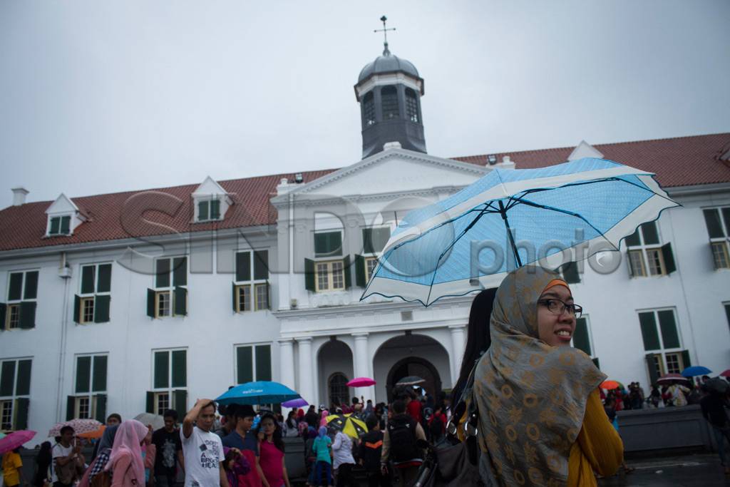 Libur Imlek, Warga Padati...