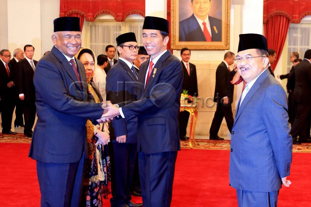 Presiden Jokowi Lantik...