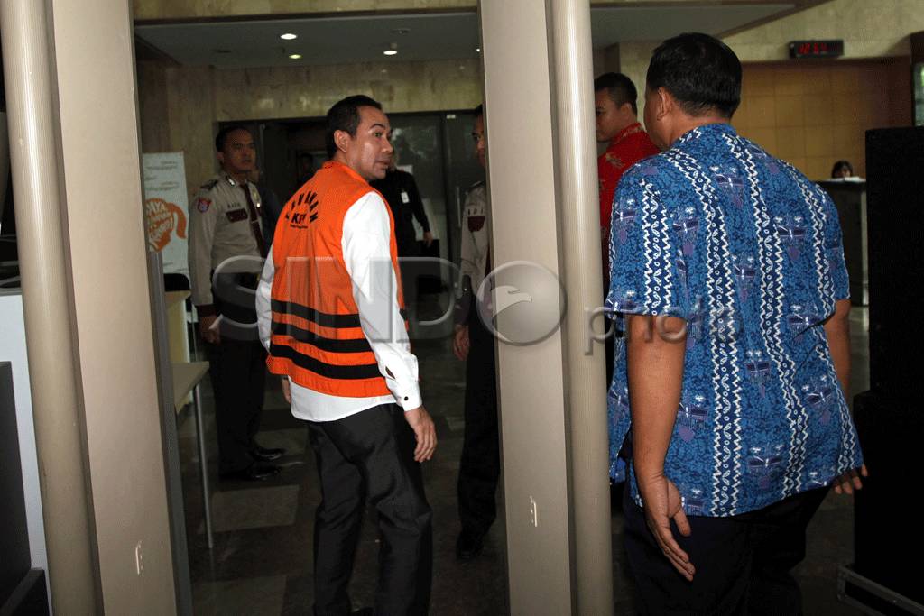 KPK Lanjutkan Pemeriksaan...