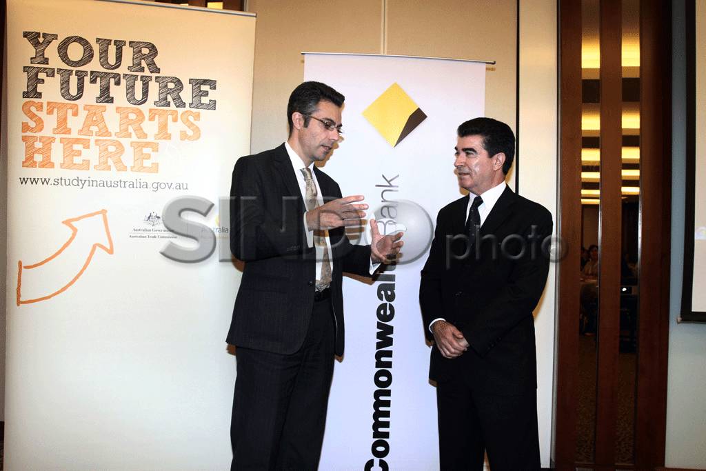 Commonwealth Bank Dukung...