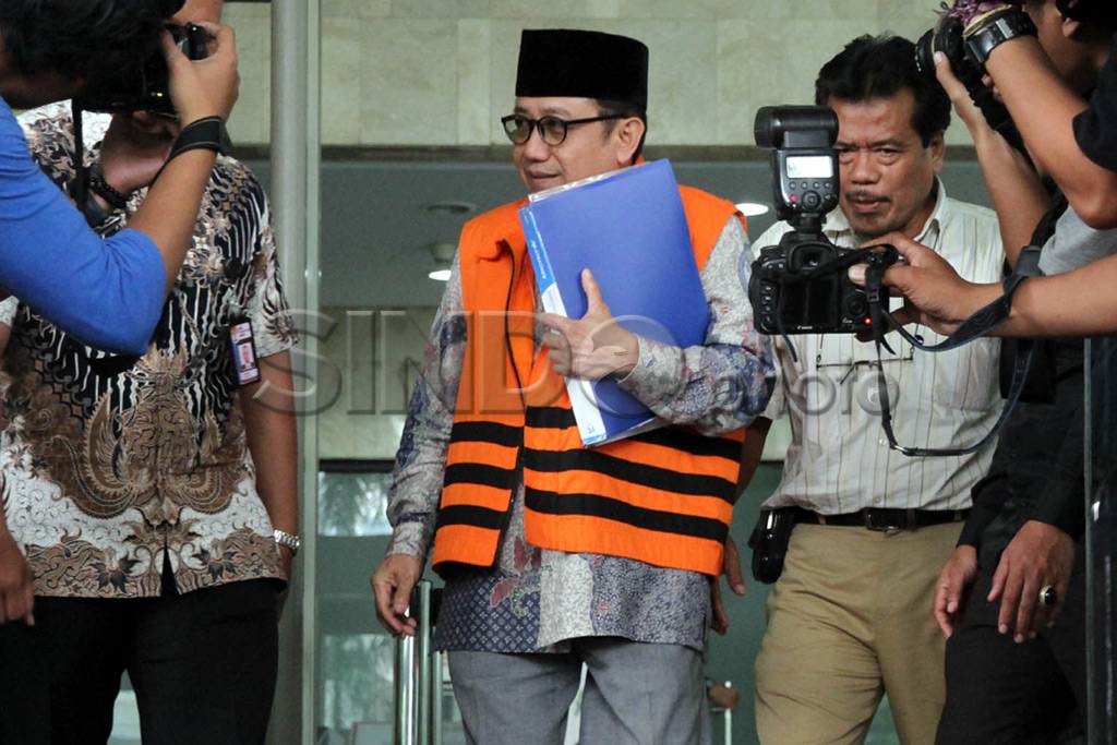 KPK Periksa Mantan Sekjen...
