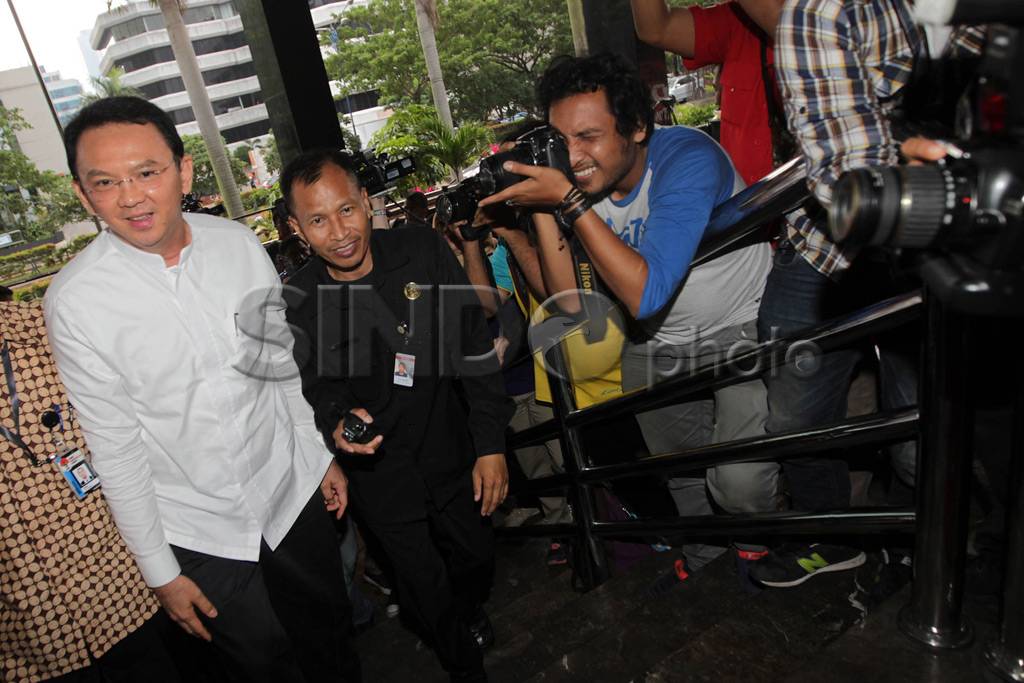 Ahok Serahkan Bukti...