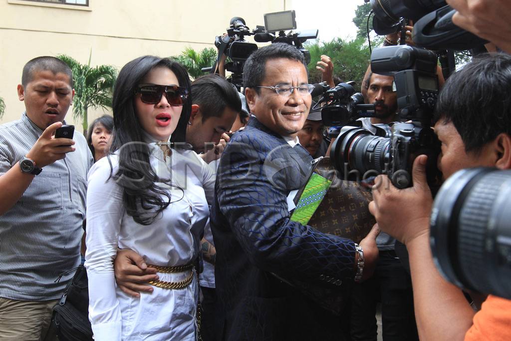 Syahrini Diperiksa Bareskrim...