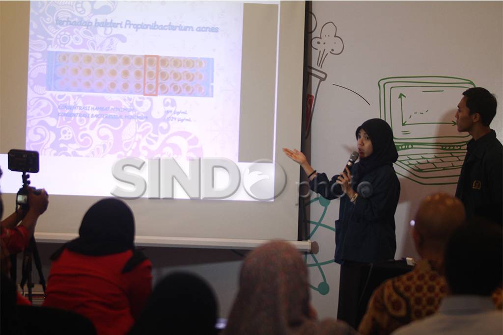 12 Peneliti Muda Unjuk...
