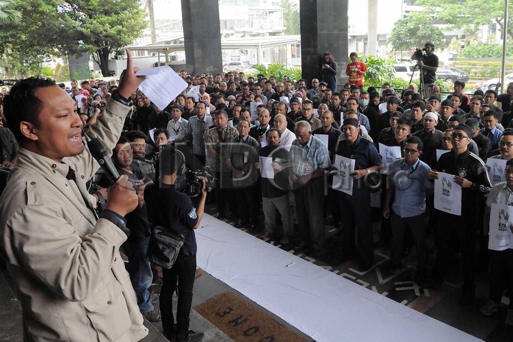 Pegawai KPK Tolak Pelimpahan...