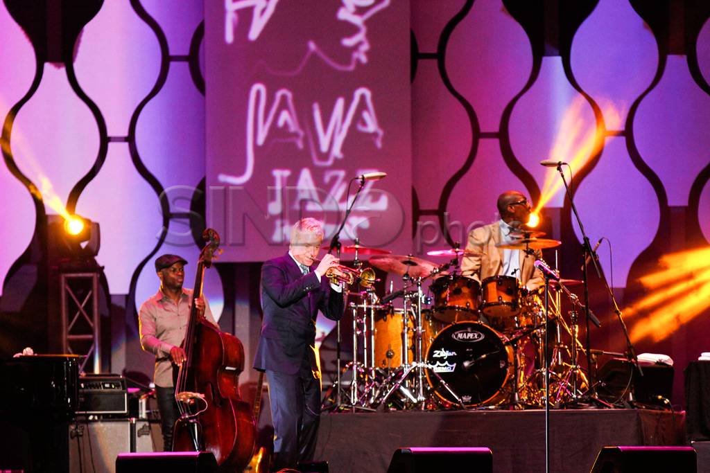 Chris Botti Bawa Suasana...