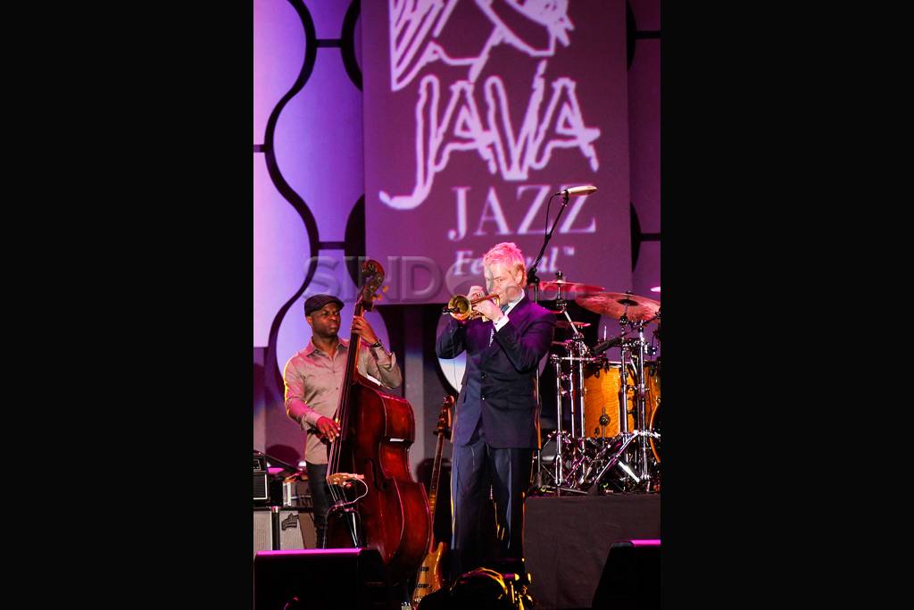 Chris Botti Bawa Suasana...