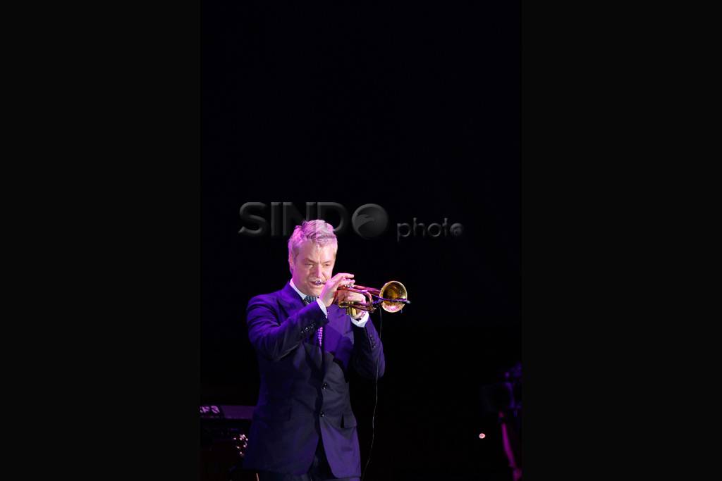 Chris Botti Bawa Suasana...
