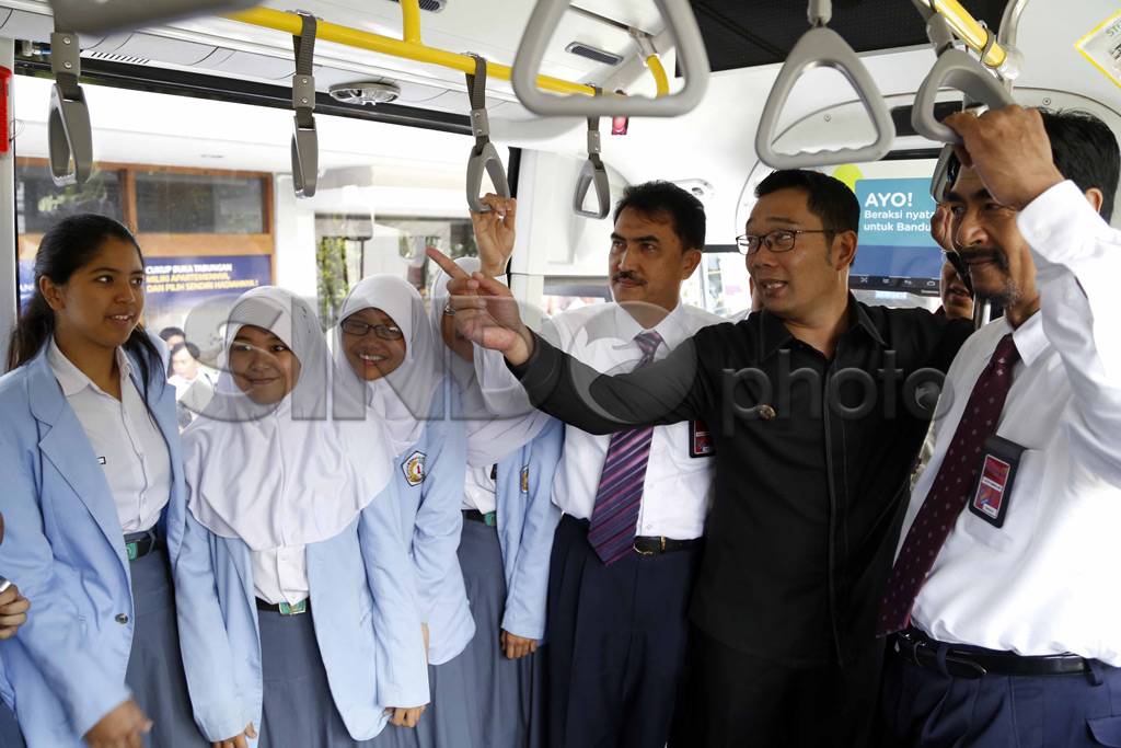 Bus Sekolah Gratis untuk...