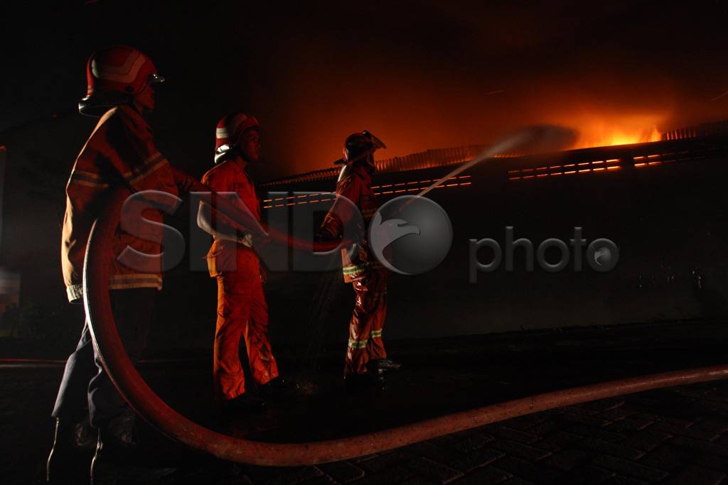 Kebakaran Gudang di...