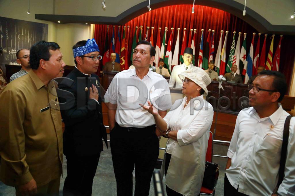Para Menteri Tinjau...