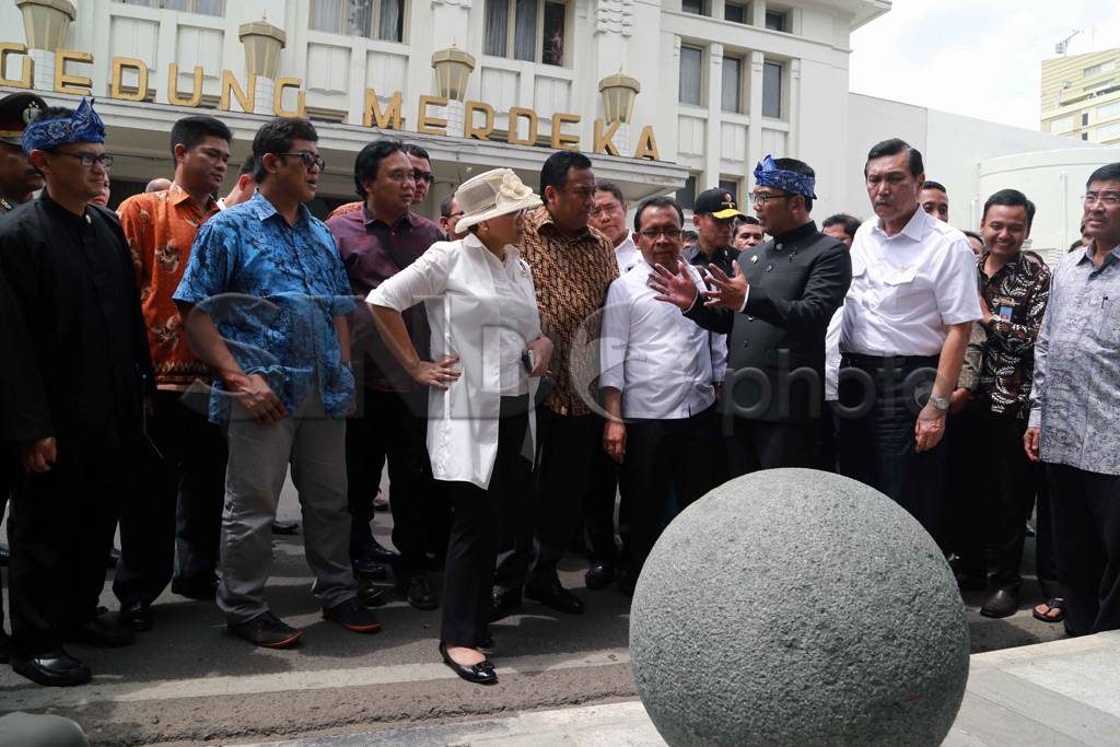 Para Menteri Tinjau...