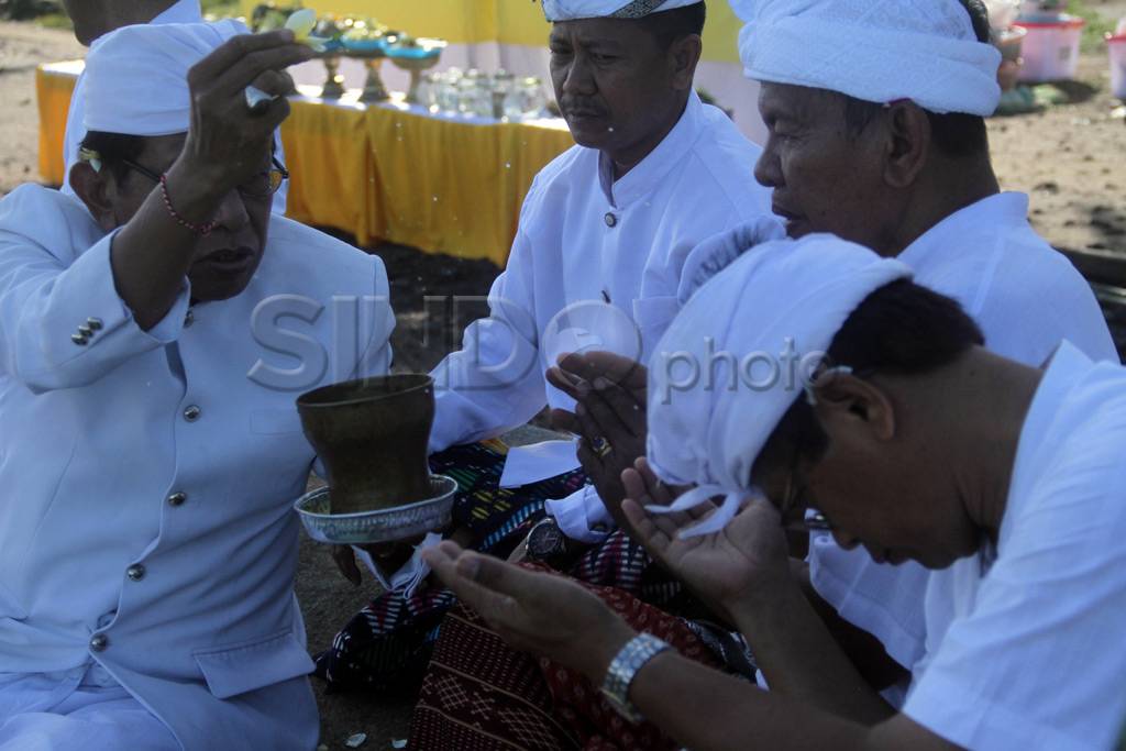 Upacara Melasti Umat...