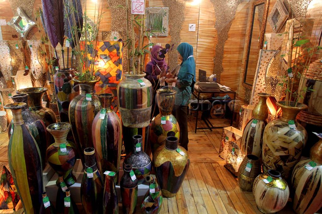 Pameran Furniture di...