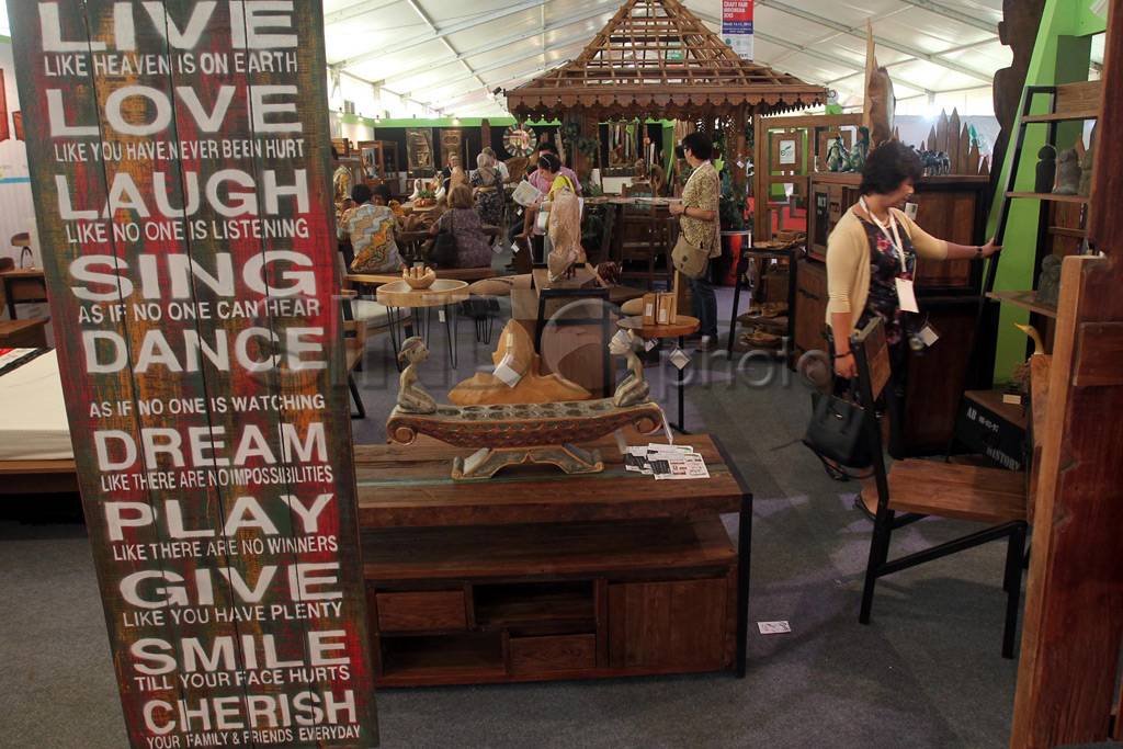 Pameran Furniture di...