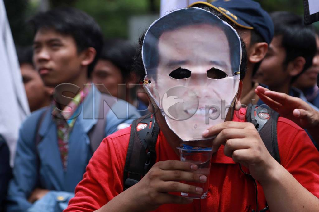Mahasiswa Beri SP 1...