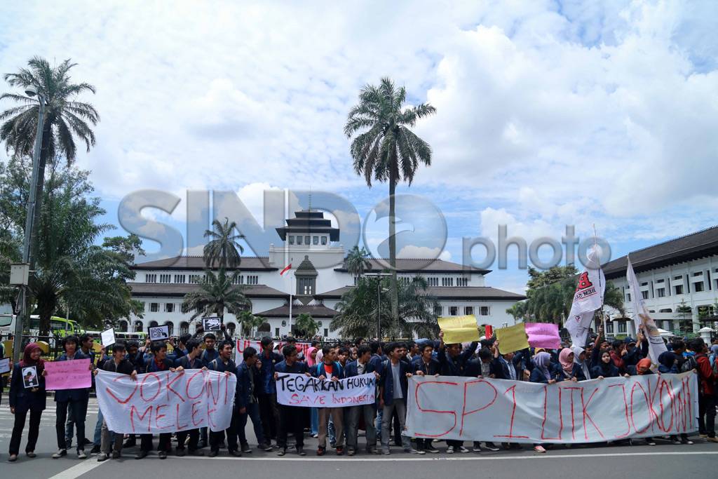 Mahasiswa Beri SP 1...