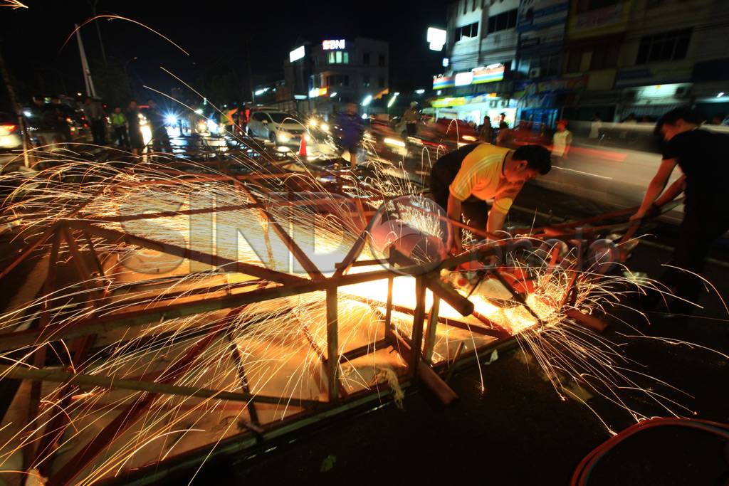 Papan Reklame Raksasa...