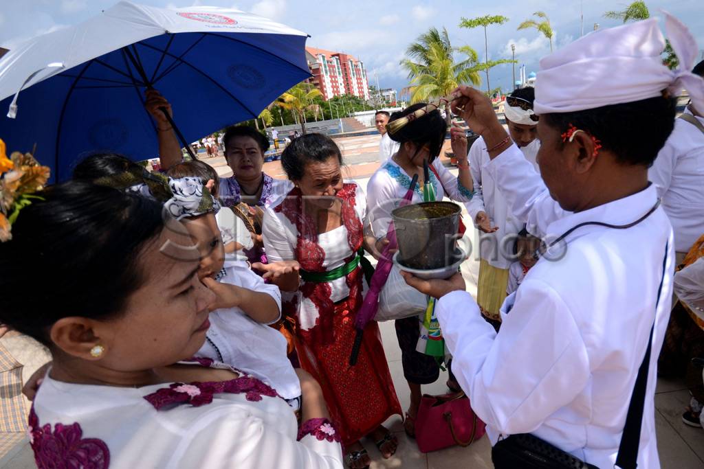 Ritual Melasti Jelang...