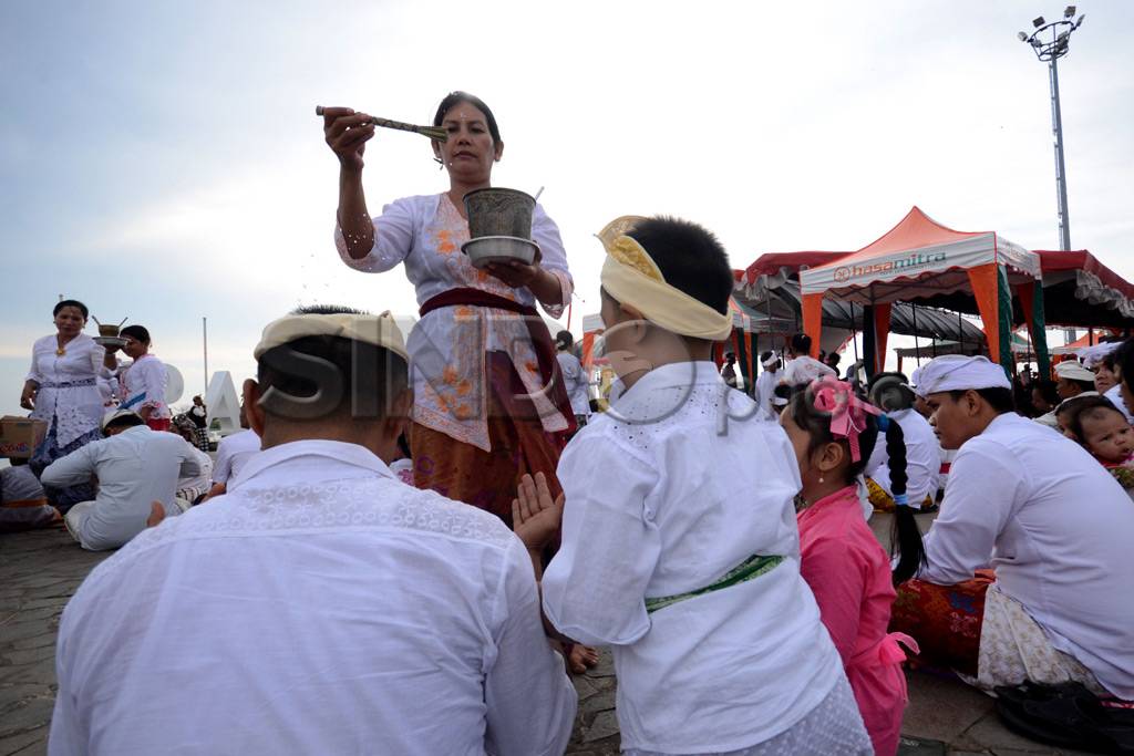 Ritual Melasti Jelang...
