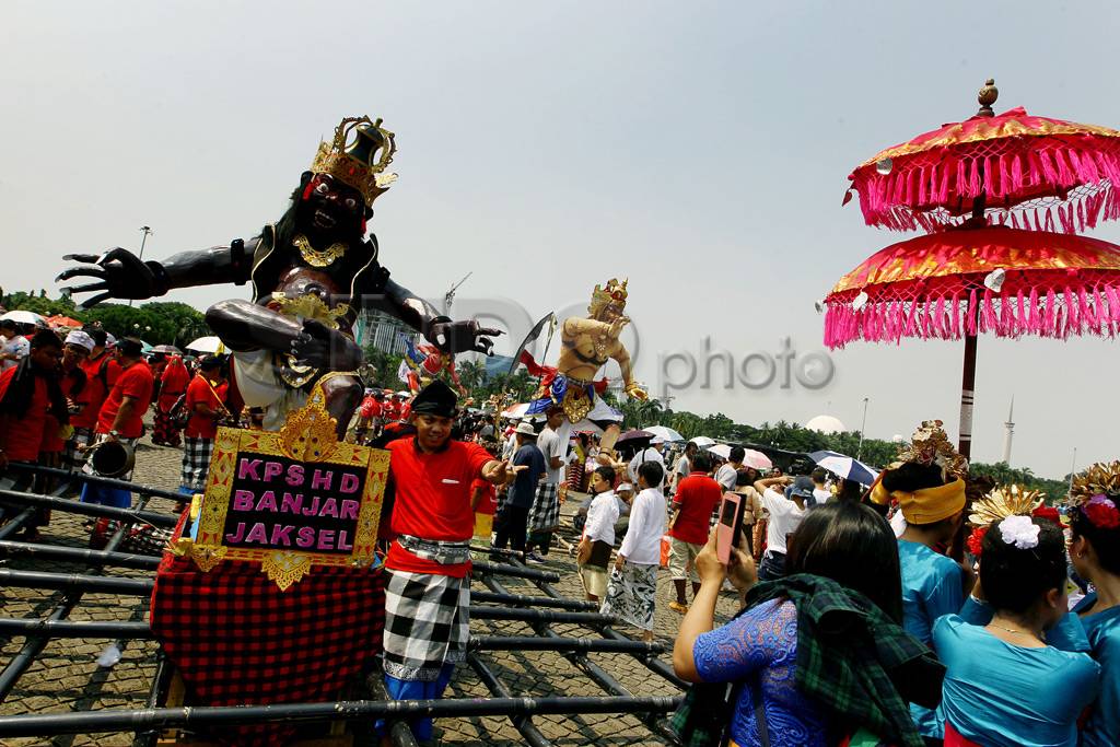 Umat Hindu Gelar Pawai...