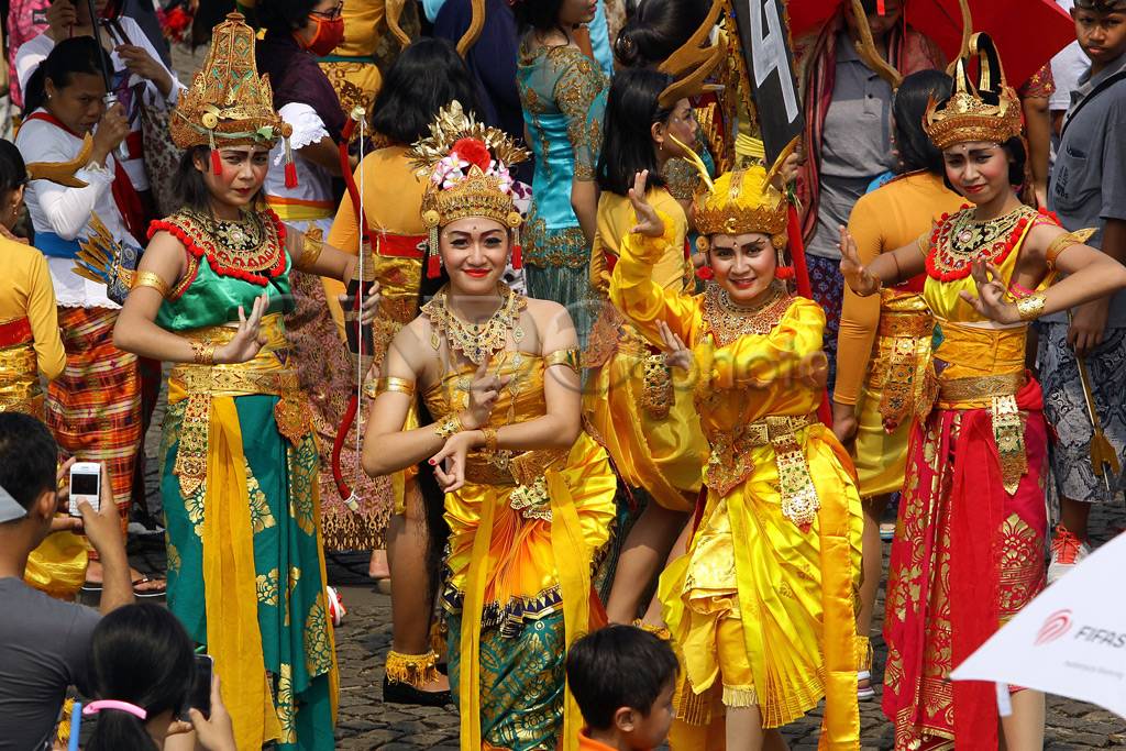 Umat Hindu Gelar Pawai...