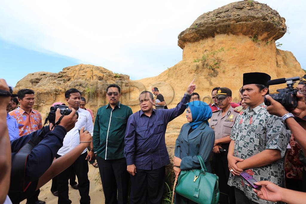 Menteri Desa Kunjungi...