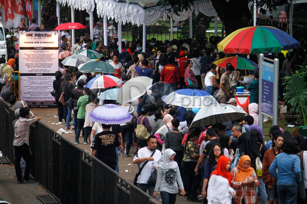 Antrean Panjang Penukaran...