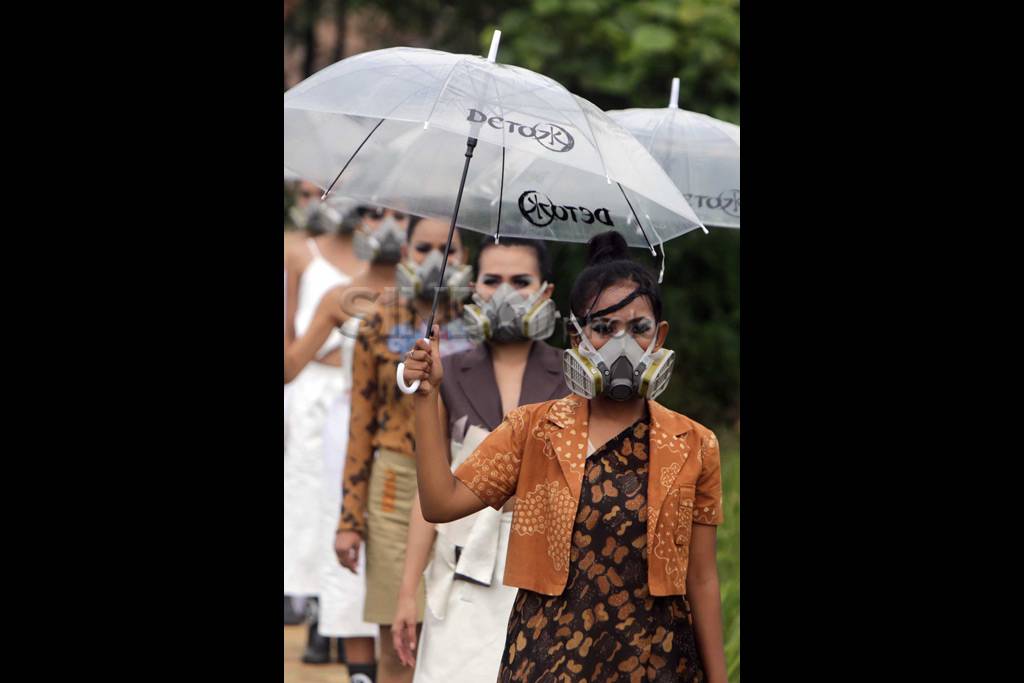 Greenpeace Gelar Fashion...