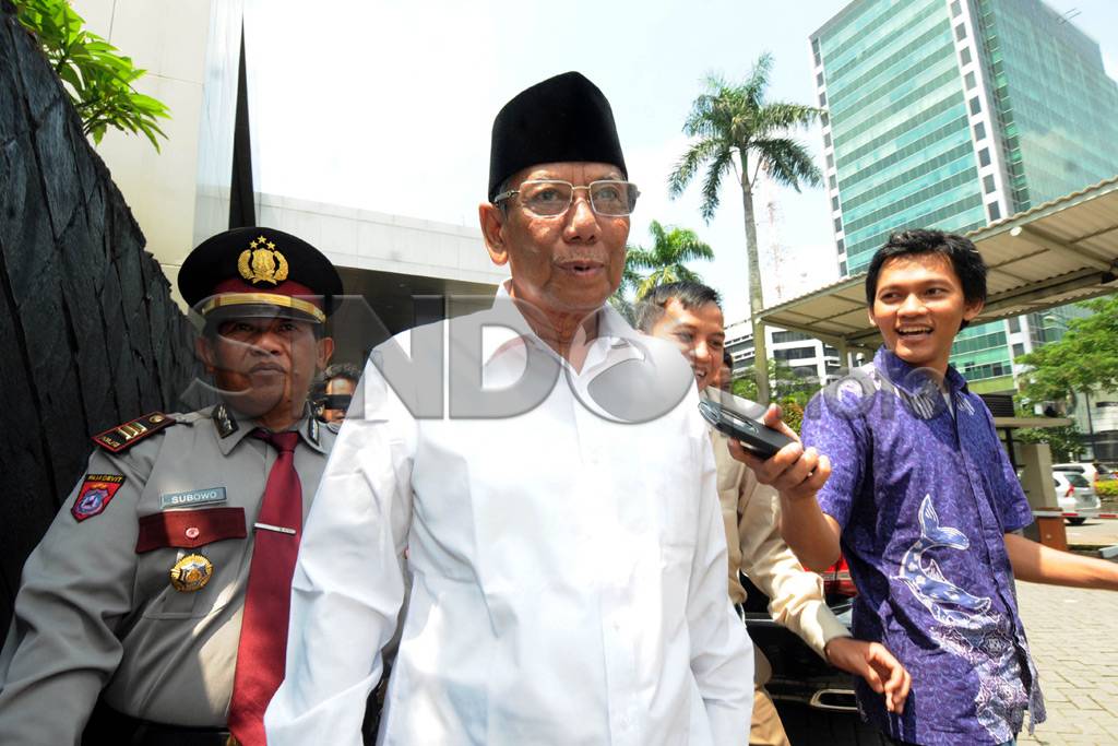 Hasyim Muzadi Jenguk...