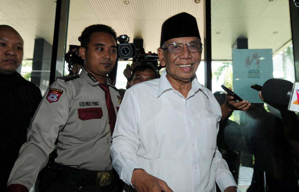 Hasyim Muzadi Jenguk...