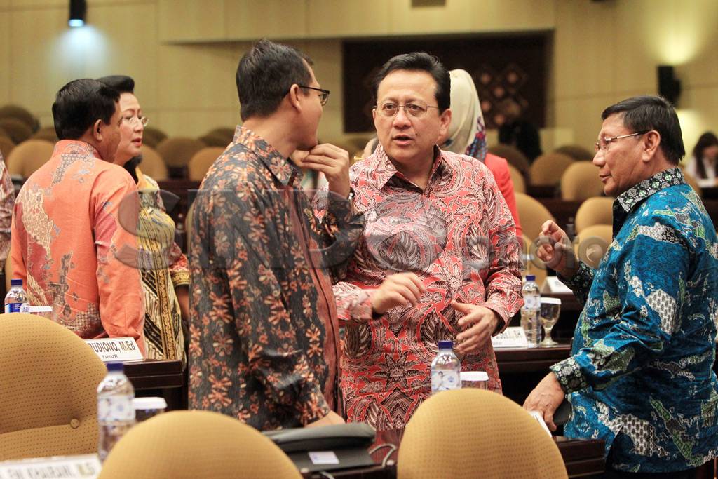 Pembukaan Masa Sidang...