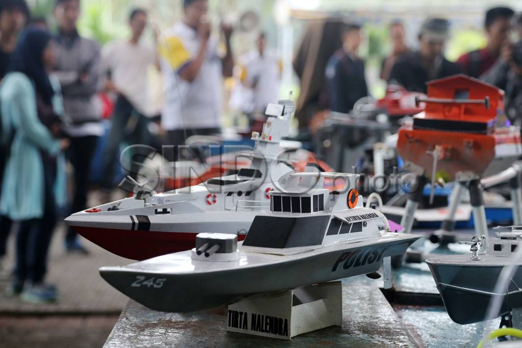 Adu Desain Kapal Antar...