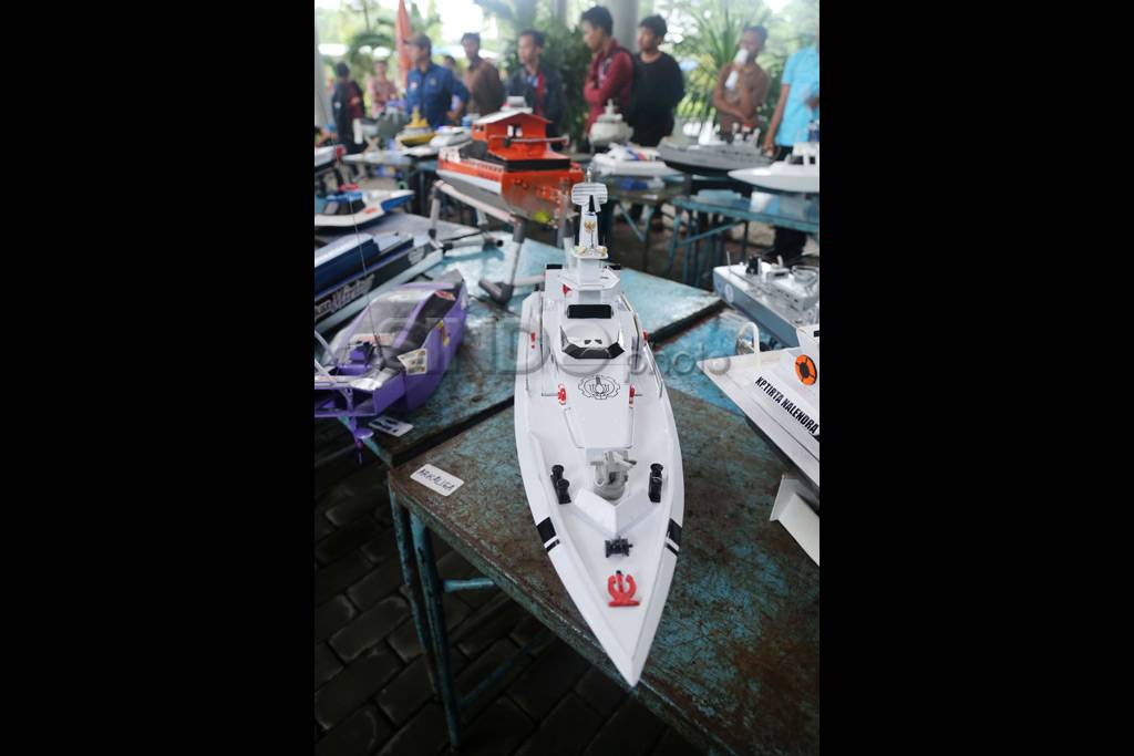 Adu Desain Kapal Antar...