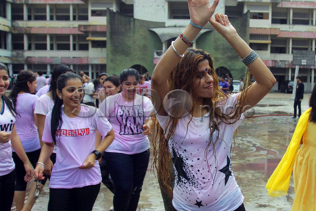 Kemeriahan Pesta Holi