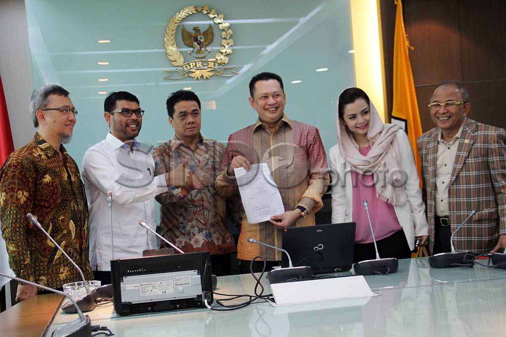 Anggota DPR Dari KMP...