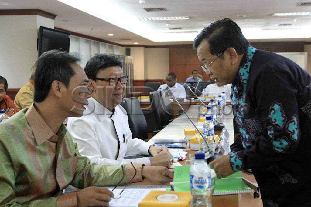 Mendagri Raker Dengan...
